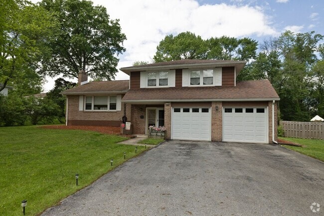 Building Photo - 1911 Longcome Dr Rental