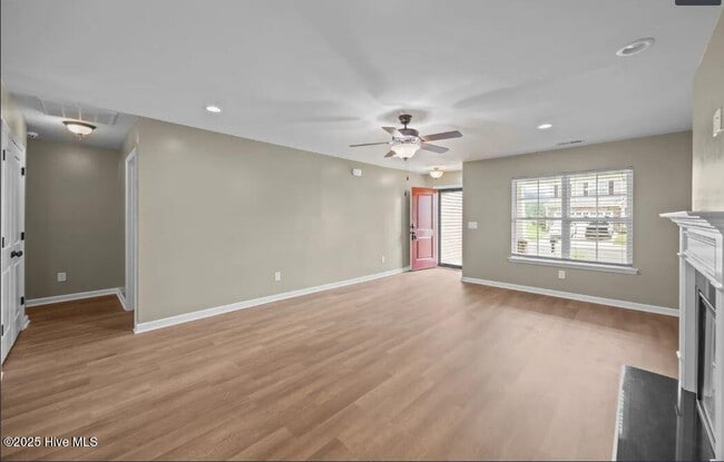 Photo - 821 Jade Ln