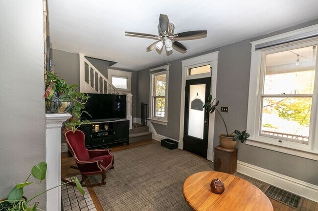 Photo - 2384 Glenmawr Ave