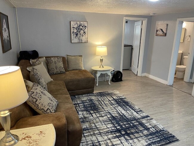 Building Photo - 2201 W State St