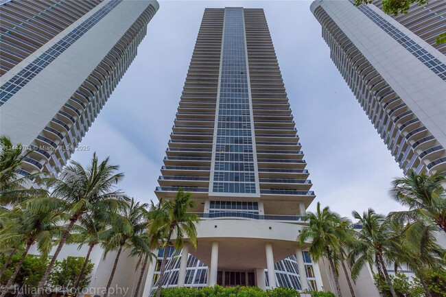 Building Photo - 1830 S Ocean Dr Unit 1107 Rental