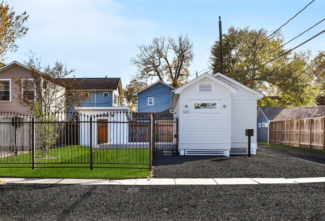 Photo - 520 W 15th St