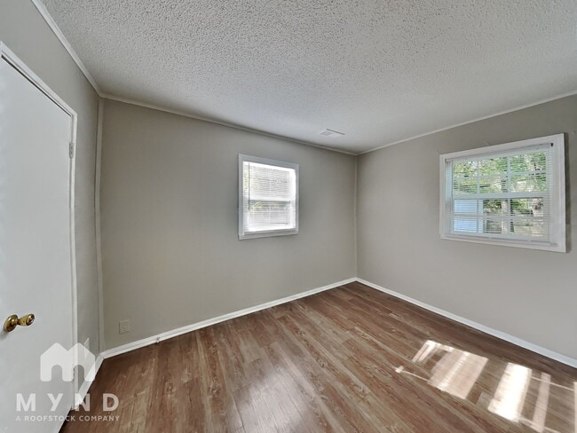 Photo - 2046 Medford Ave