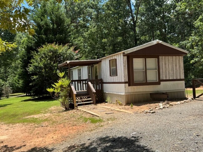 Photo - 2 bedrooms, 1 full bath located on a quiet lot. 1 story living with a great open floor plan. Very...