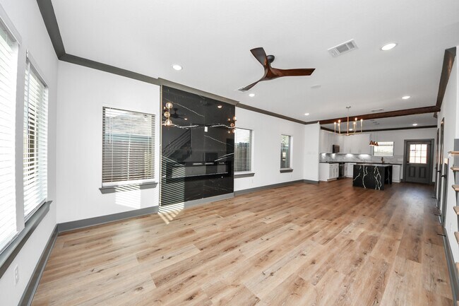 Photo - 7925 Ritz St