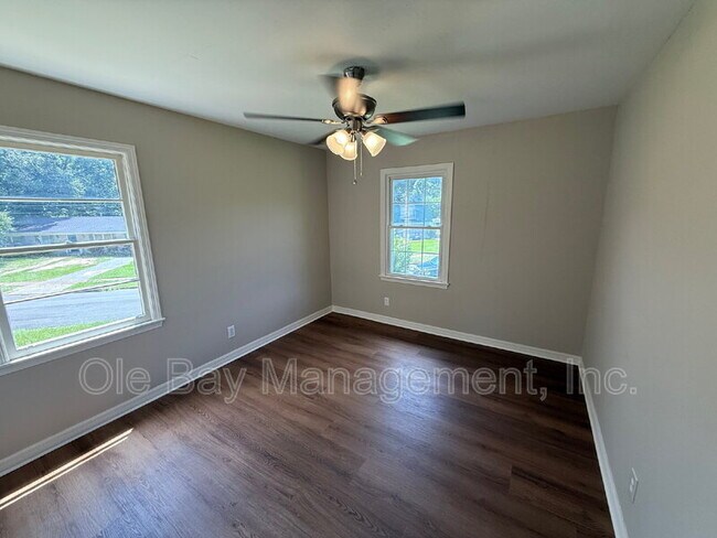 Photo - 253 Vanderbilt Dr