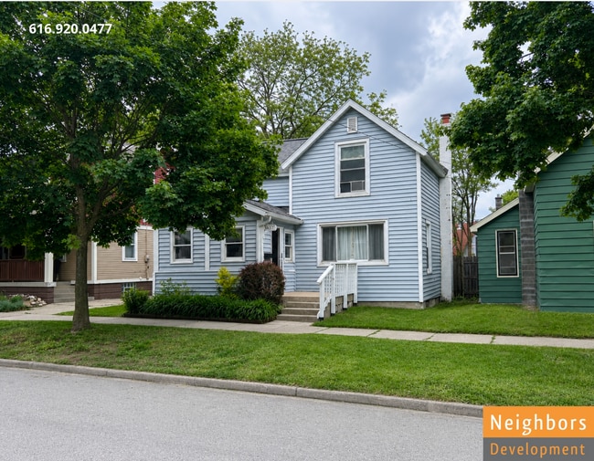 Photo - 1037 Hermitage St SE