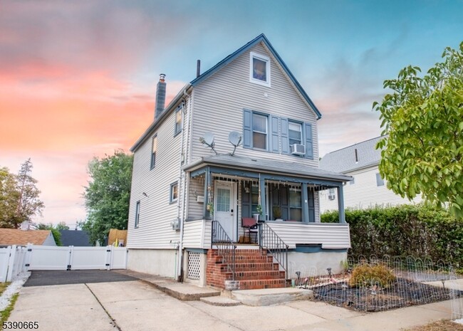 Photo - 84 E Clifton Ave