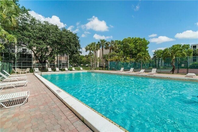 Photo - 1075 Riverside Dr Unidad 207