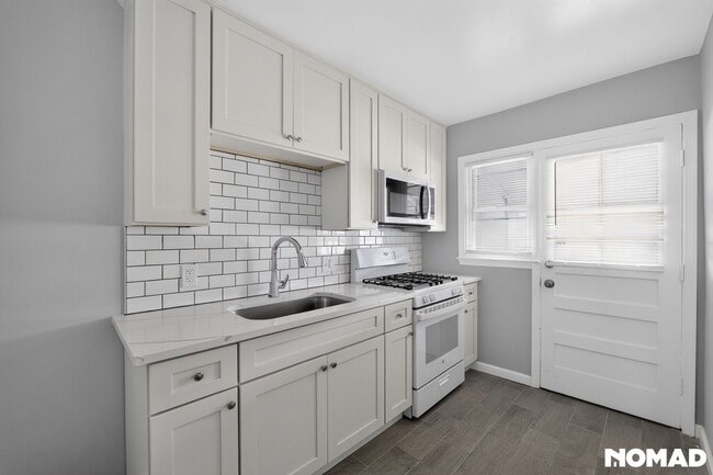 Photo - 2229 Redthorn Rd