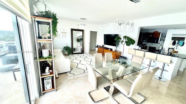 Photo - 18800 NE 29th Ave Unidad 818