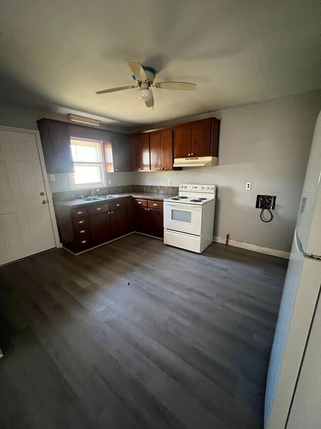 Photo - 327 Cornelius Ave