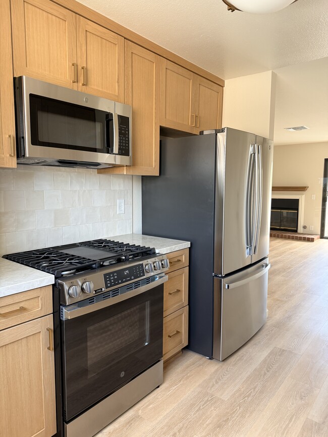 Stainless steel kitchen appliances - 470 E 7th St