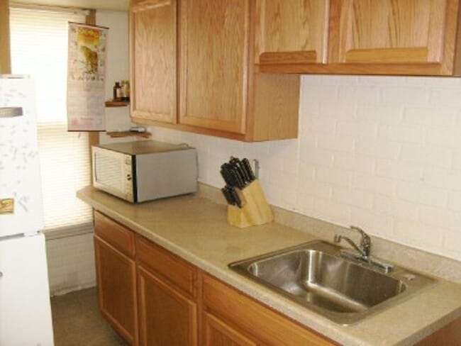 Photo - Spacious 3-Bedroom House with Parking & Pr... Unit 539