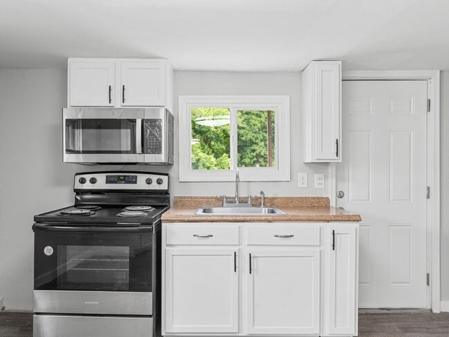 Building Photo - 120 S Main St Unit Apt. B