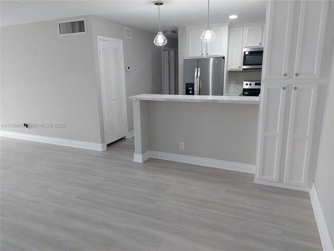 Photo - 1700 SE 15th St Unidad 309