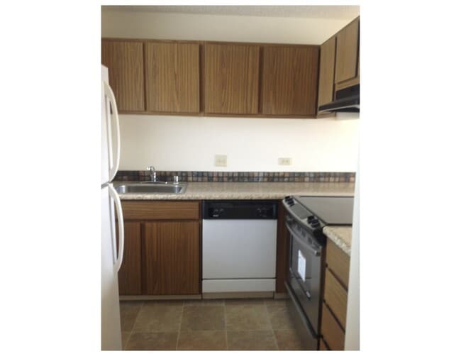 Photo - One Bedroom Apt, Excellent Location (Elect...