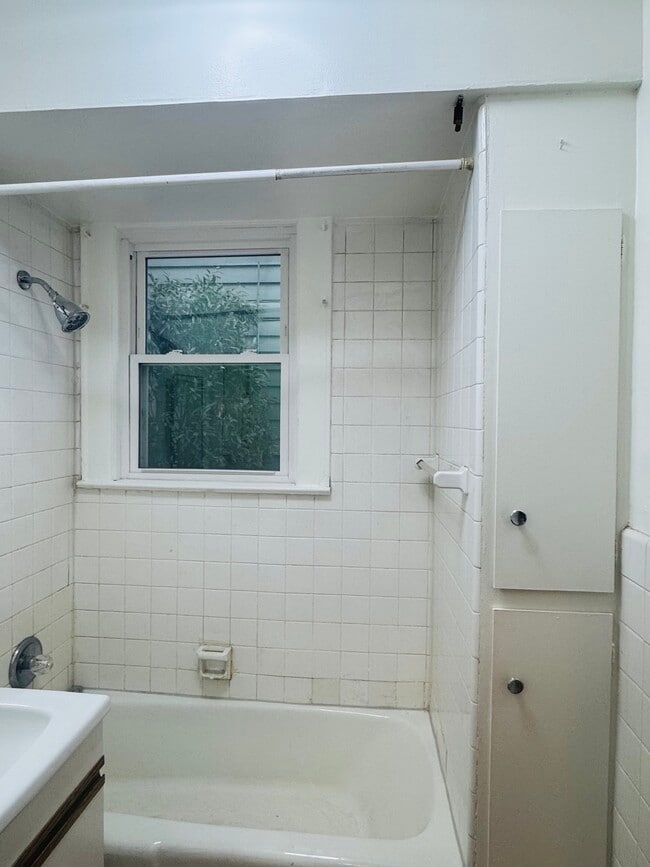 Photo - 183 Broad St