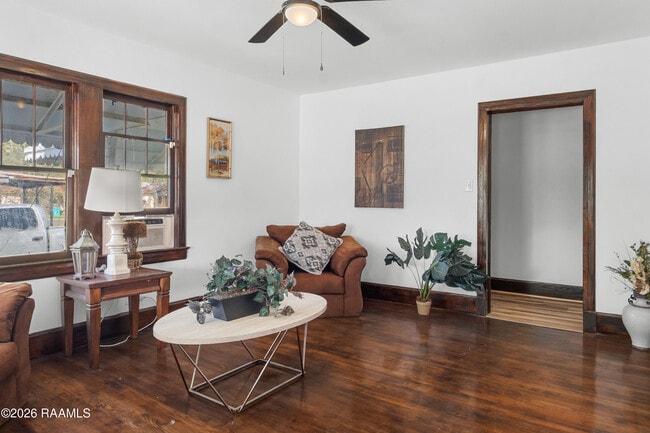 Photo - 213 NE Railroad Ave
