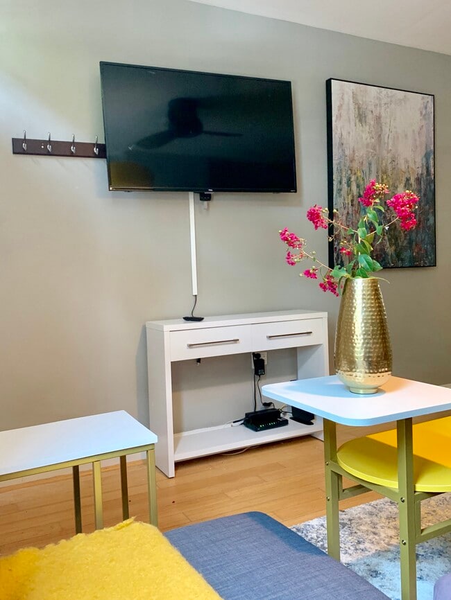 50" Roku TV - 2227 10th St NW