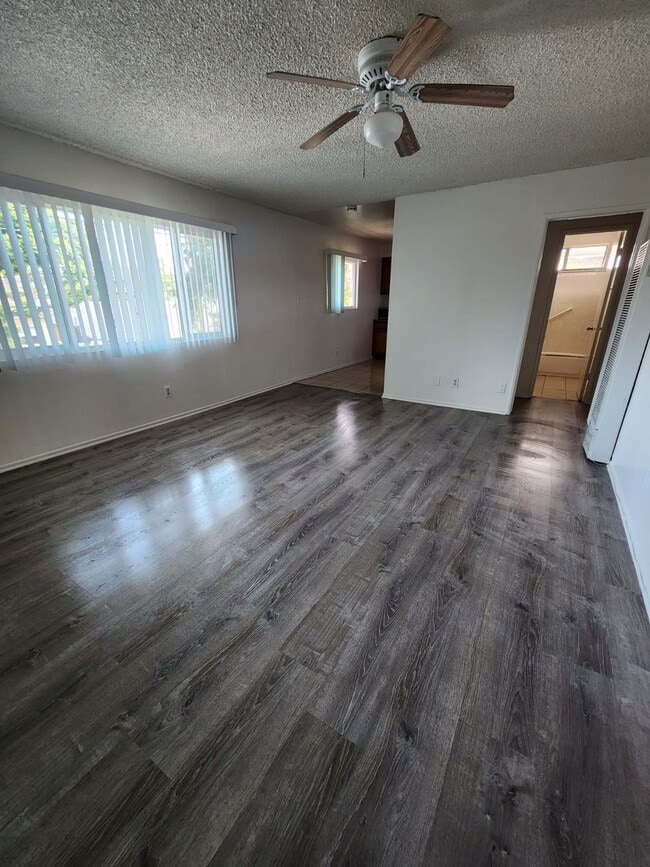 Building Photo - 615 W 5th St Unit 3 Rental