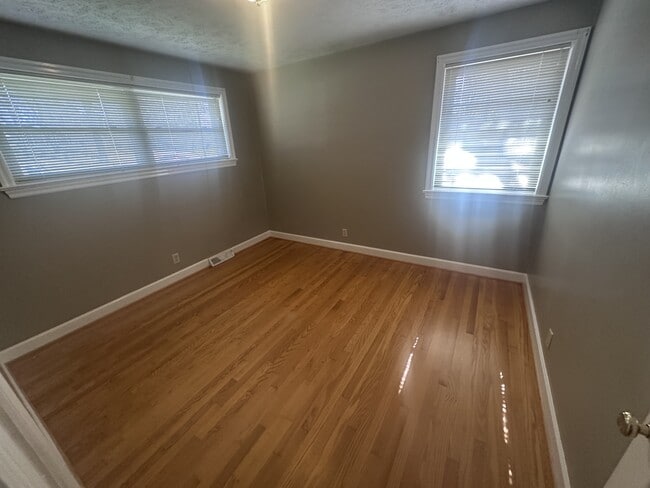 Photo - 150 Bernard Ct