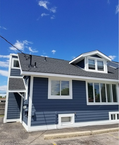 1176 S Main St