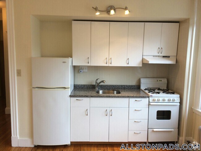 Building Photo - 1330 Commonwealth Ave Rental