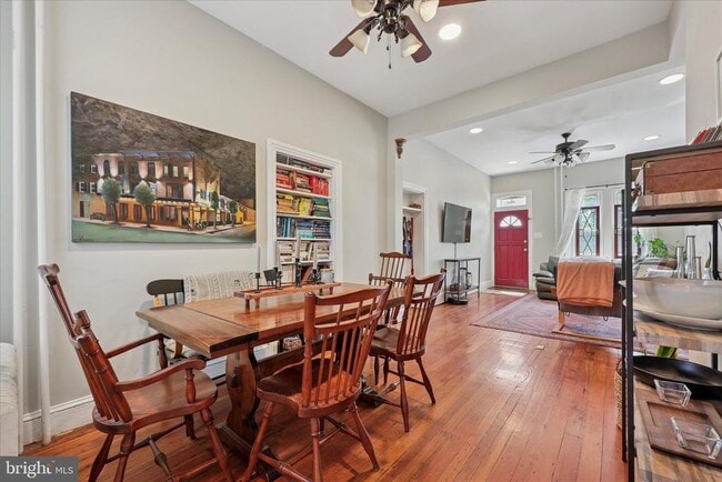Photo - 466 Conarroe St