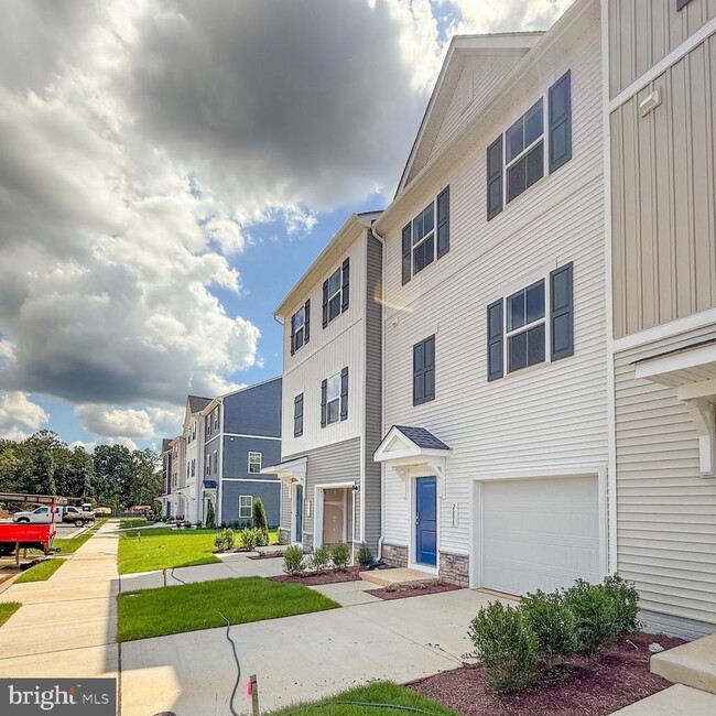 Building Photo - 2584 Cougar Ln
