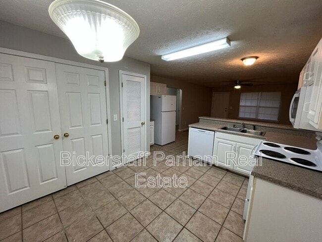 Photo - 6216 Crystal Dr Unit A