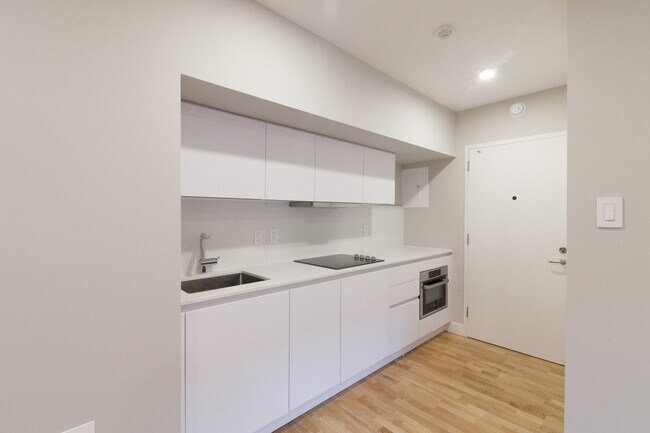 Building Photo - 3455 Rue Aylmer Unit 203