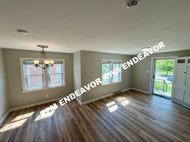 Photo - 6857 Julian Ave