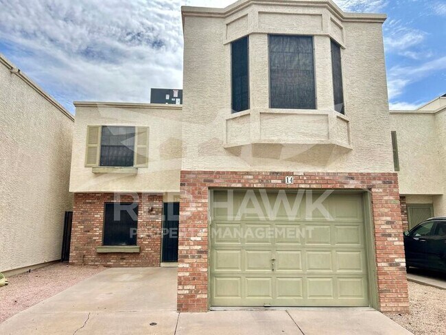 Photo - 820 W University Dr