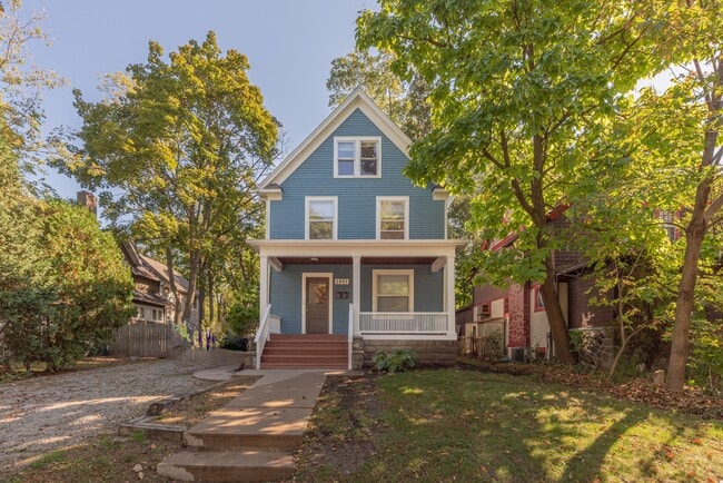 Building Photo - 1031 S Forest Ave