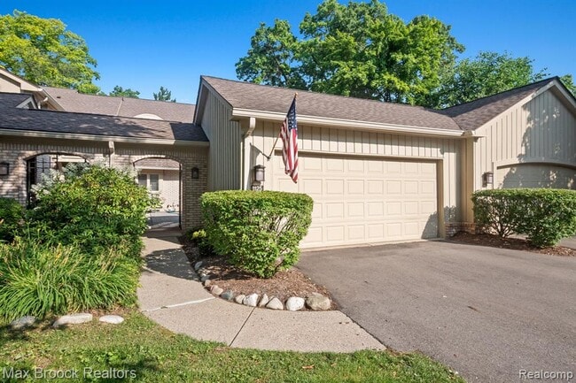 Photo - 1125 Meadowglen Ct
