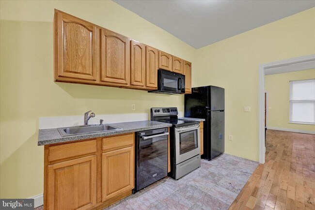 Photo - 221 E Lafayette Ave