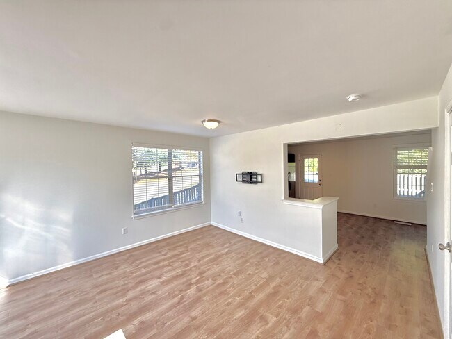 Photo - 1971 Darlington Loop