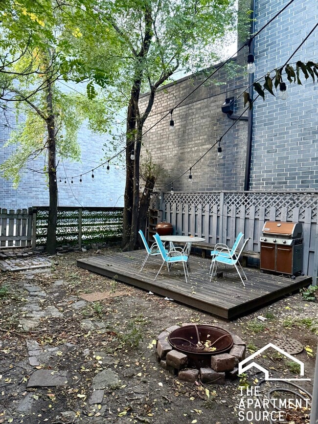 Building Photo - 942 N Elston Ave Unit 2R