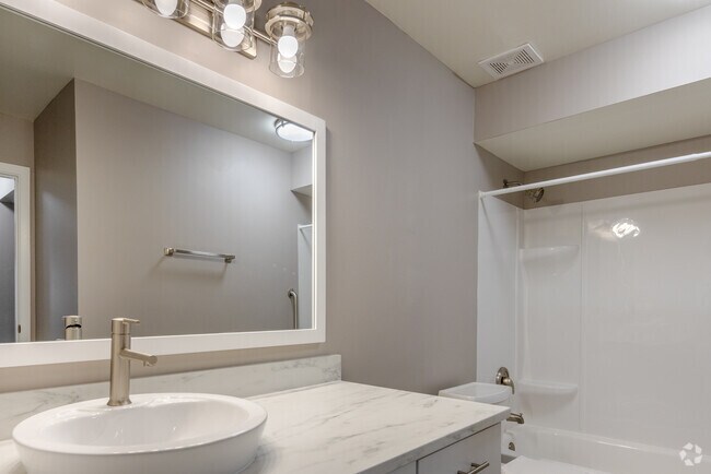 2BR, 1BA - 984SF - Primary Bathroom - Deep Lake Hermitage