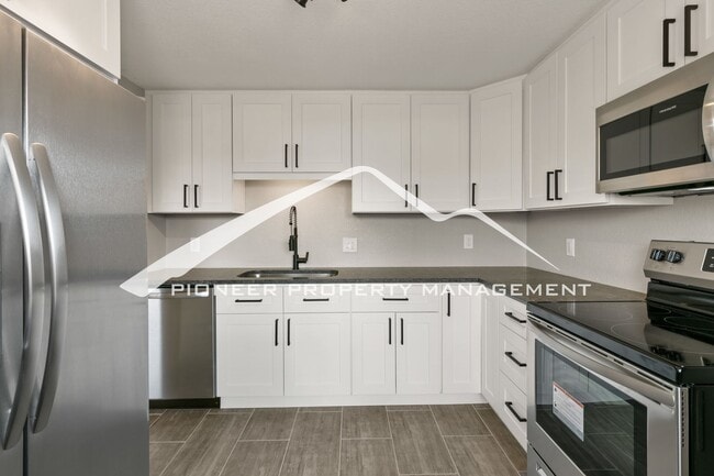 Photo - Gorgeous Home with Washer/Dryer and Fenced Yard