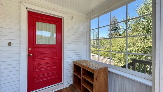 Photo - Charming Railroad District 2-Bedroom with Large Deck and 1-Car Garage Unidad 1705 Santa Rosa St.