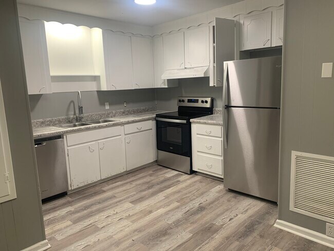 Kitchen with stainless steel appliances - 3413 Vineville Ave Apartments Unit Willow Court