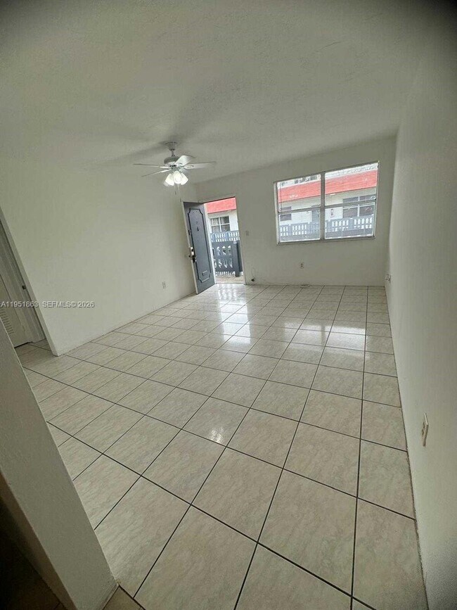 Photo - 111 NW 152nd St Unidad 25