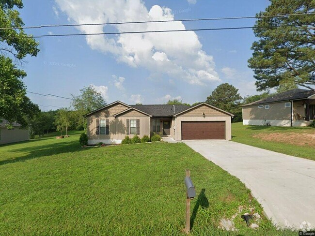 Building Photo - 3 Bedroom 2 Bath w/ Garage Rental