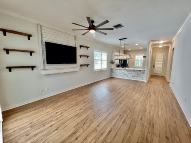 Photo - 148 Newcastle Dr