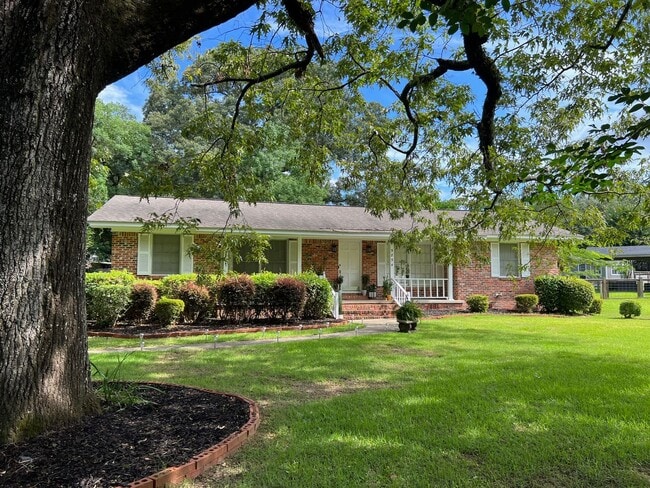 Building Photo - 3/1.5 Brick Home in Alpine Hills subdivision