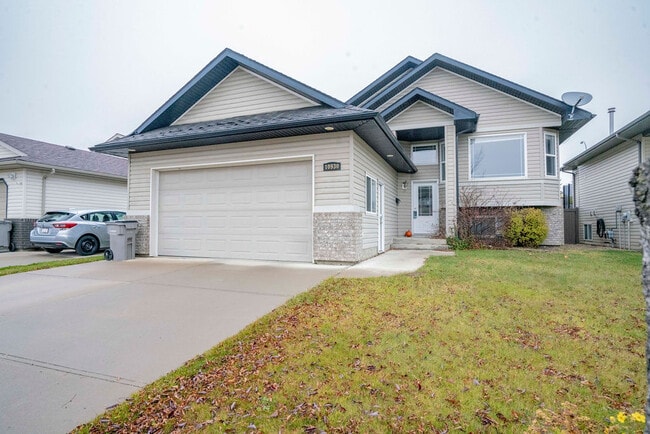 Building Photo - 10930-10967 AvenueKey 6