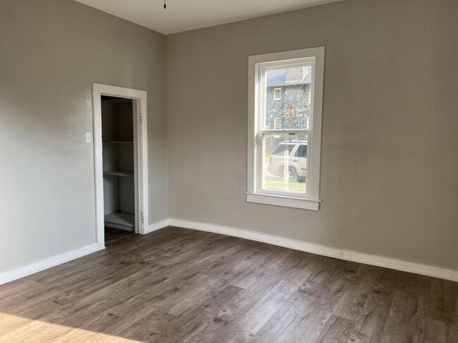 Photo - 29 S Ball St