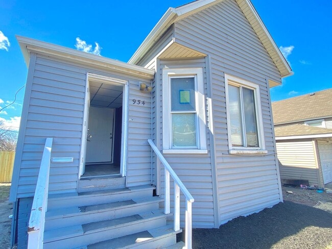 Building Photo - 4 Bedroom Home in Hammond